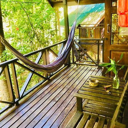 Bambu Huts 호텔 반 타이 외부 사진